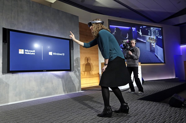 Microsoft SurfHub e Hololens